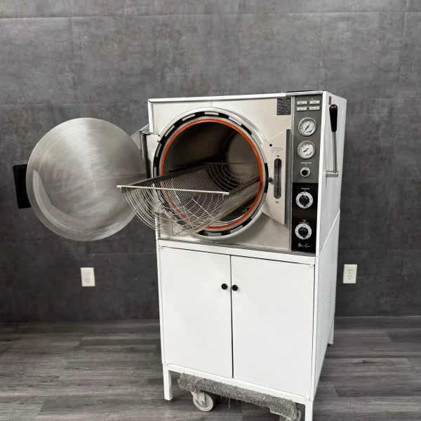 Pelton and Crane MagnaClave Autoclave - Image 3